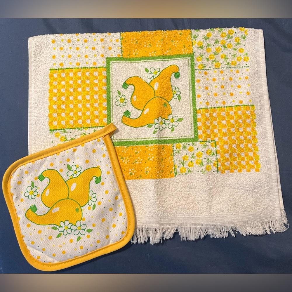 🛑SOLD🛑 Vintage tea towel & pot holder - Picture 1 of 2